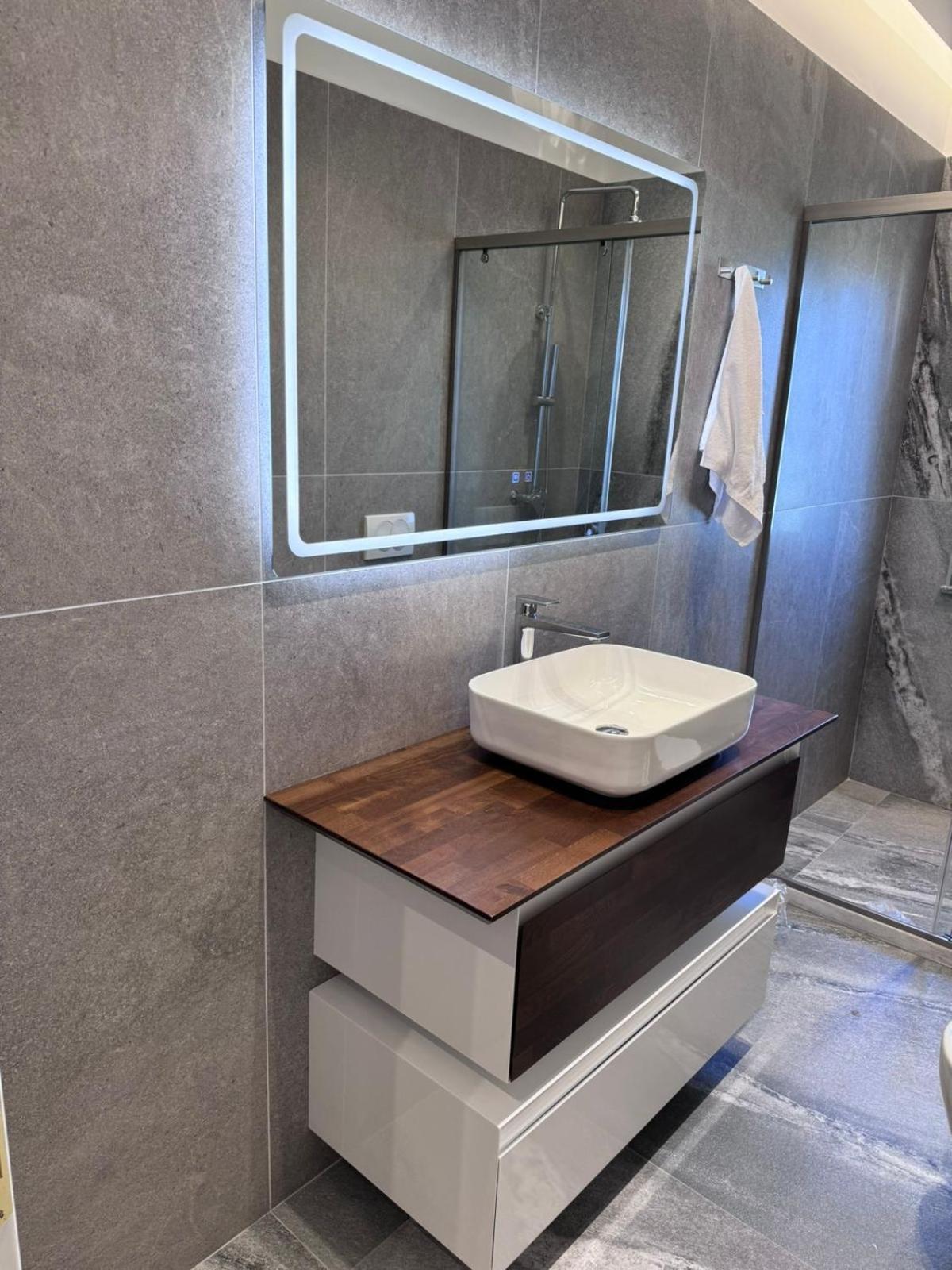 M&e Durrës